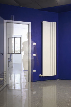 Алюминиевый радиатор STOUT Oscar 2000 6 секций (RAL 9010)